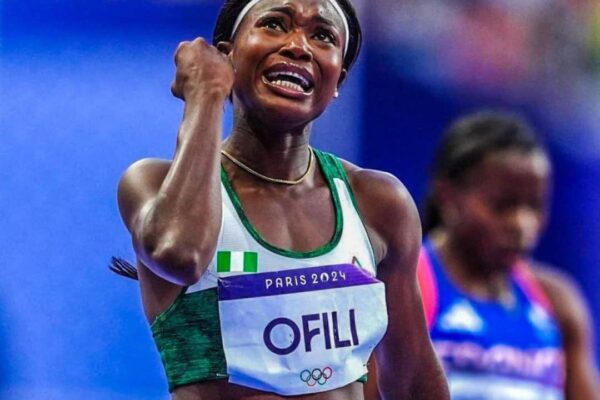 BREAKING: Nigeria’s Favour Ofili Breaks 150-Metre World Record