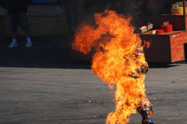 E DON HAPPEN: Nigerian Man Sets Self On Fire, Claims He’s Heading To Paradise