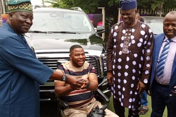 Makinde Gifts Ayefele SUV After Fresh FM’s Fire Incident