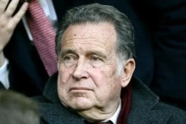 FLASH: Former Arsenal Director Richard Carr Is Dead