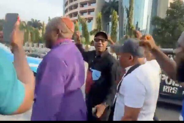 VIDEO: Police Fire Tear Gas At #FreeNnamdiKanu Protesters In Abuja