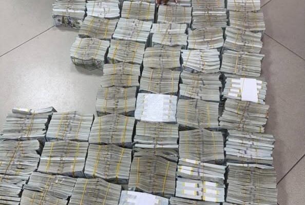 EFCC Grills Two Travellers Over Undeclared $6,180, £53,415 At Lagos Airport