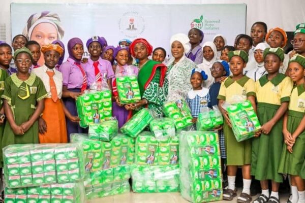 Oluremi Tinubu Launches N2.55 Billion Sanitary Pads For 370,000 Schoolgirls