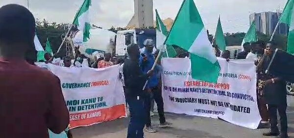 Counter-Protesters Rally In Abuja, Reject #FreeNnamdiKanu Protest