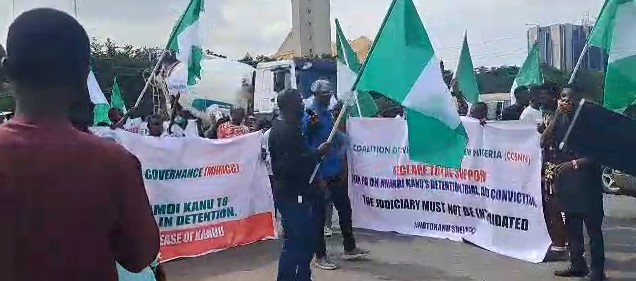 Counter-Protesters Rally In Abuja, Reject #FreeNnamdiKanu Protest